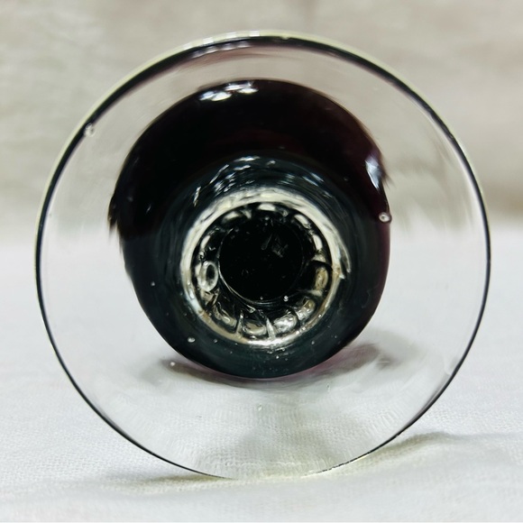 Vintage vase footed glass bud, purple, approximately 8” tall. Mint condition. - Picture 4 of 5